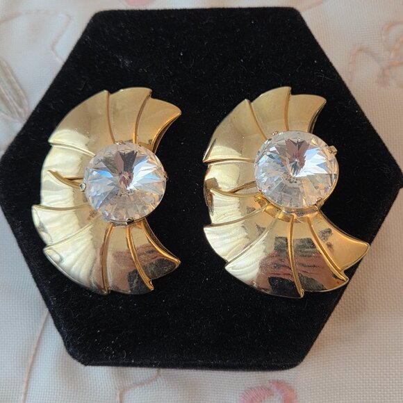 Carolee Jewelry - Vintage Unsigned Carolee Clip-on Earrings